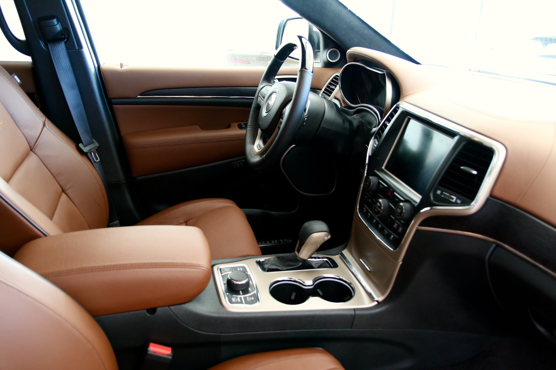 2017 Jeep Grand Cherokee Summit Brown Interior | Cabinets Matttroy