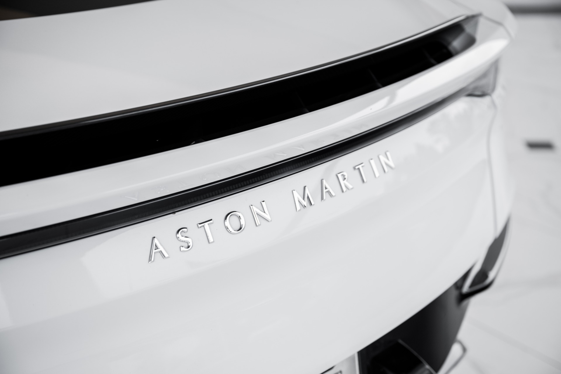 Used-2019-Aston-Martin-DBS-Superleggera
