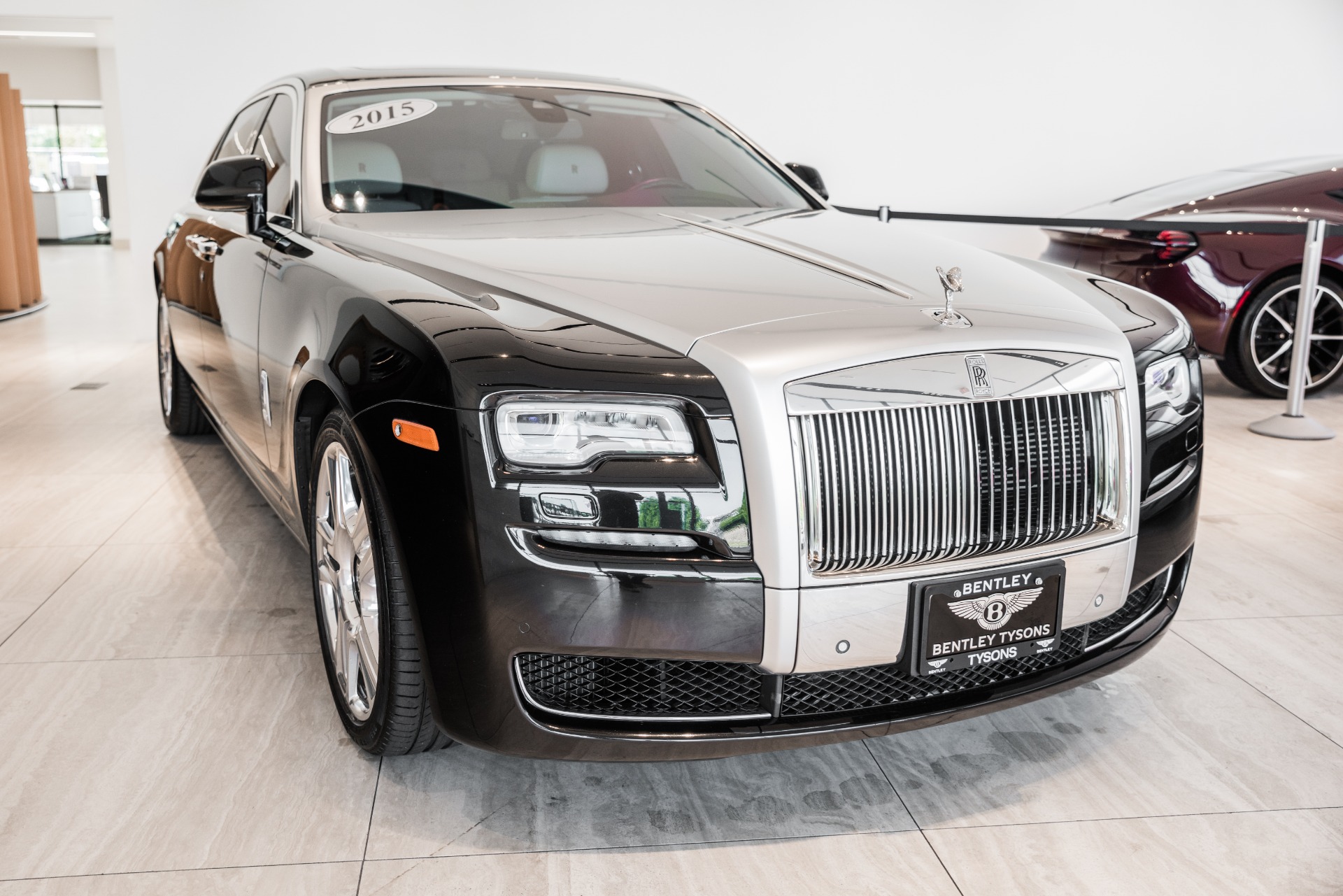 Chiếc Rolls Royce Ghost đăng ký lần đầu tại Việt Nam năm 2015 giá chỉ bằng  14 xe Mới