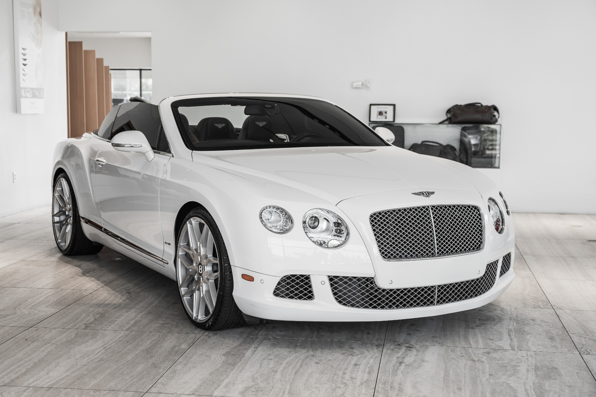 【  高級 ceue case Bentley 】 Bentley Car Key Case, Large — Miller Motorcars Boutique