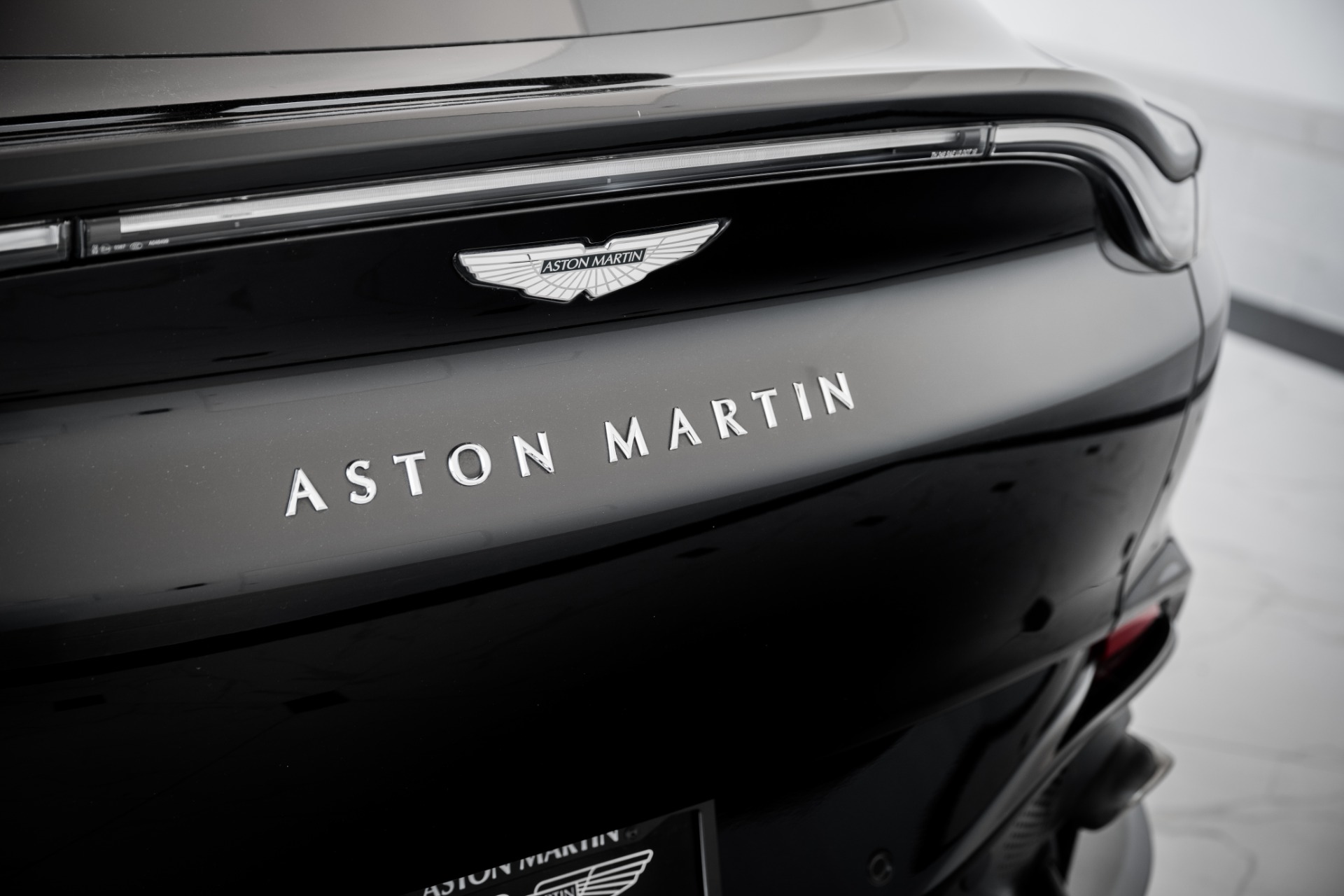 Used-2021-Aston-Martin-DBX-Base