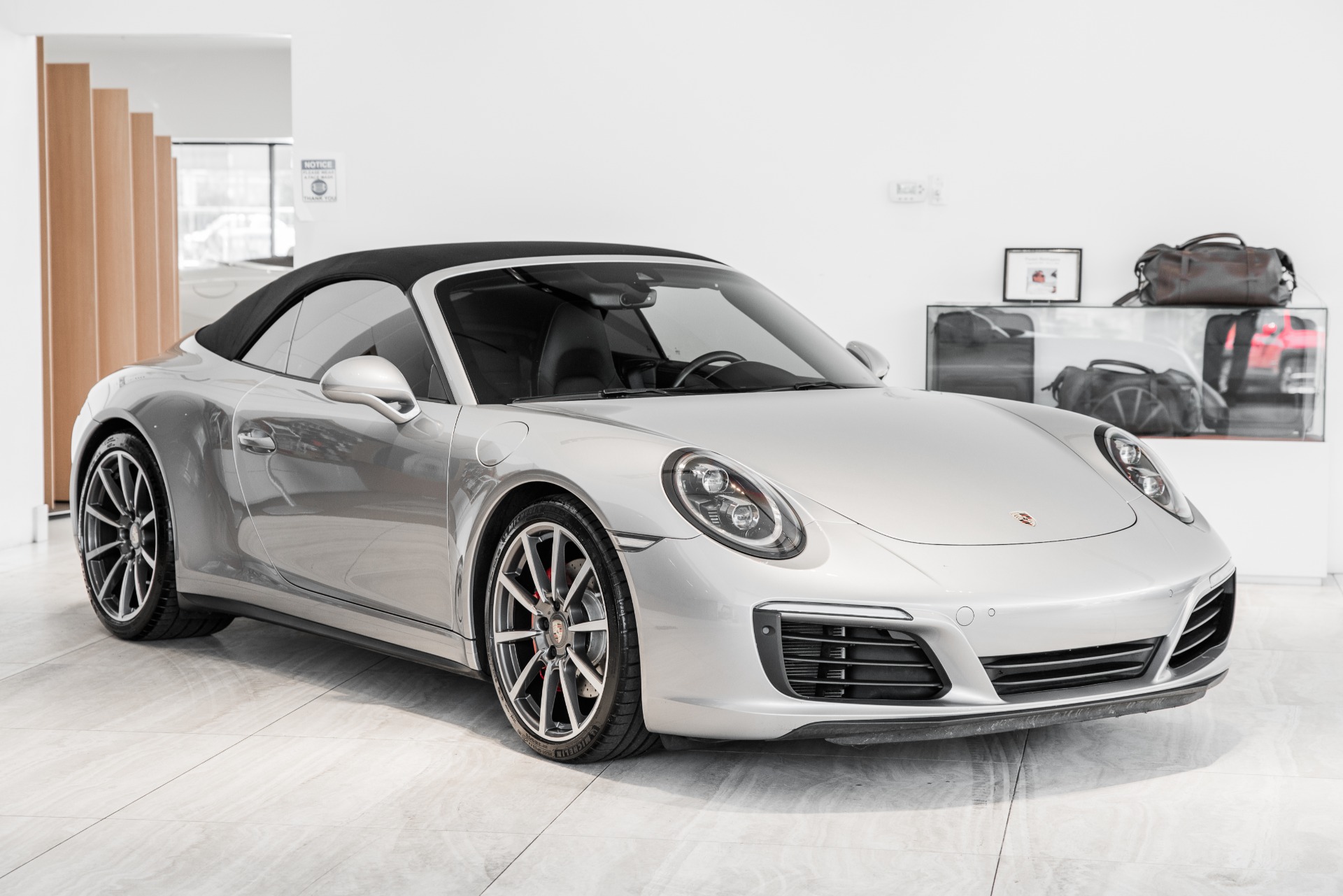 Used-2018-Porsche-911