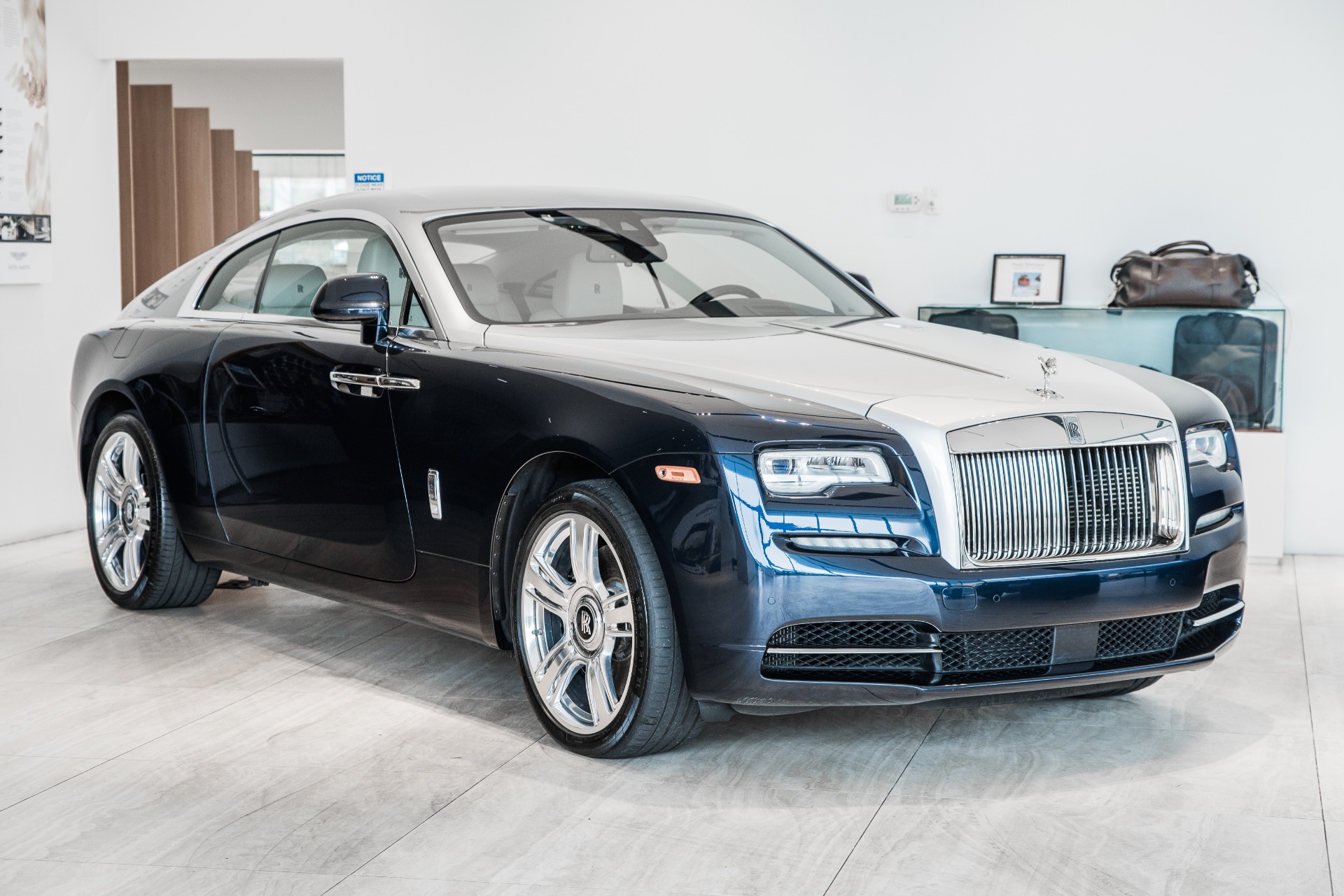 RollsRoyce Wraith 19 tỷ Đồng của Phan Thành tái xuất trên phố