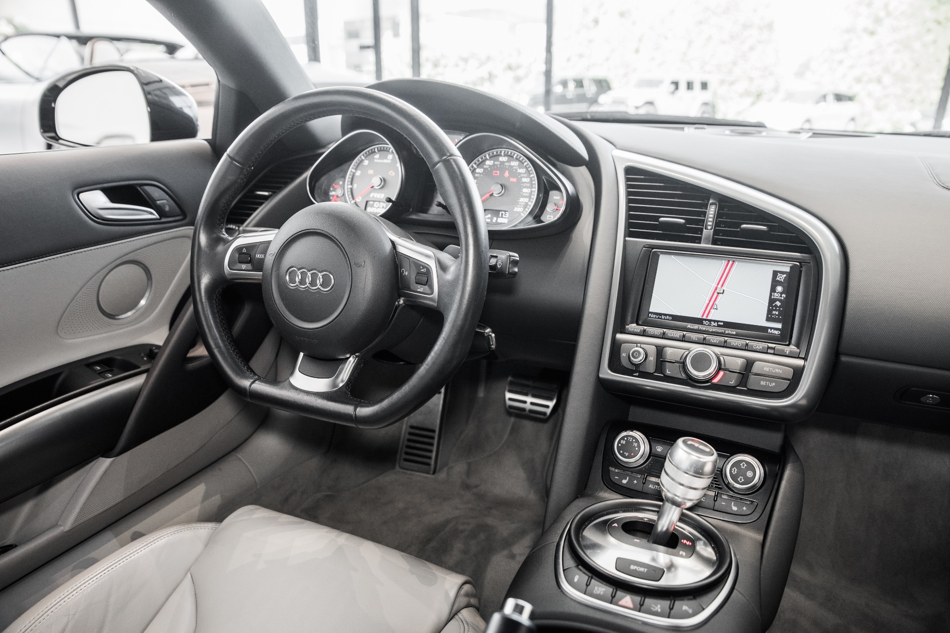 Audi R8 2009 Interior