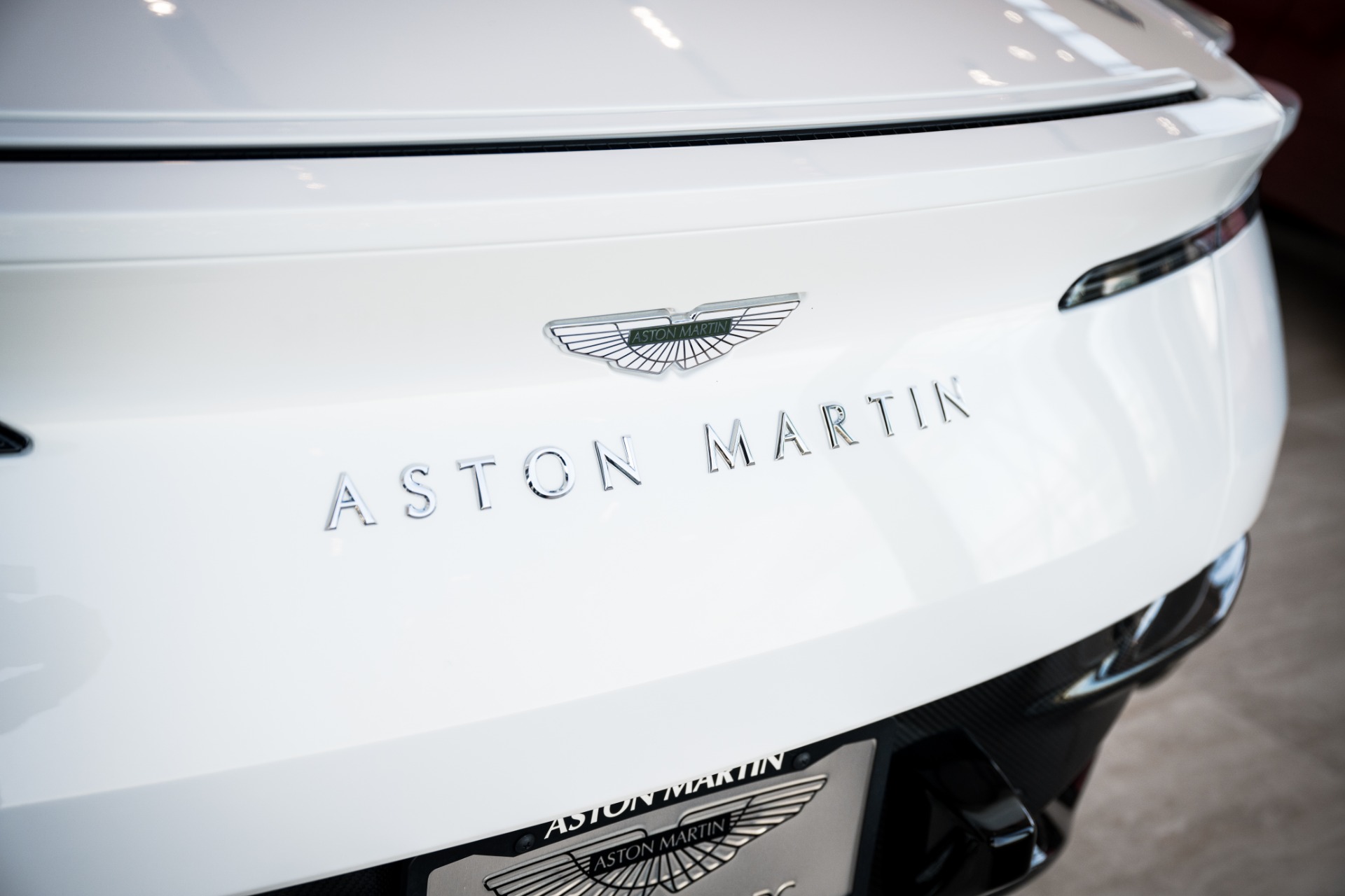 New-2022-Aston-Martin-DB11-V12