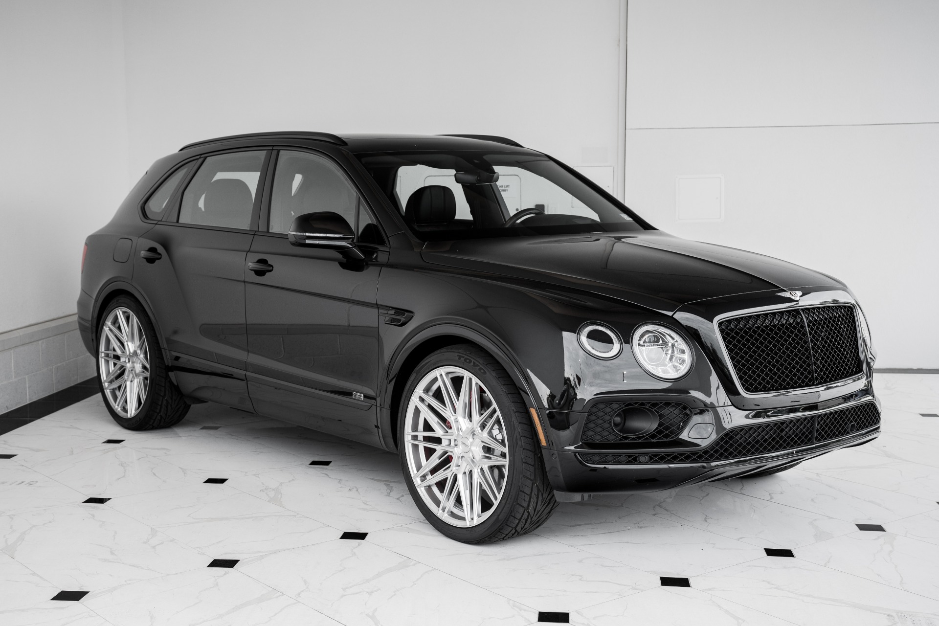 Used-2020-Bentley-Bentayga-V8