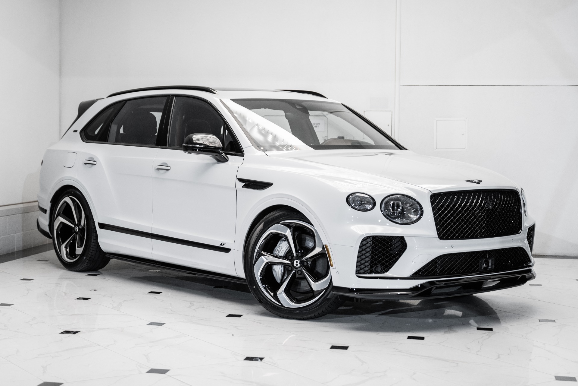 割引価格 Bentley 2025 New BENTAYGA ($300,595 Sale For Edition Black S ボール