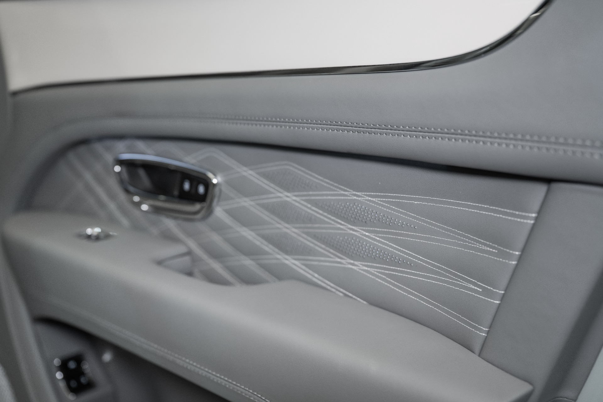 New 2025 Bentley Bentayga EWB Mulliner V8 For Sale | Bentley