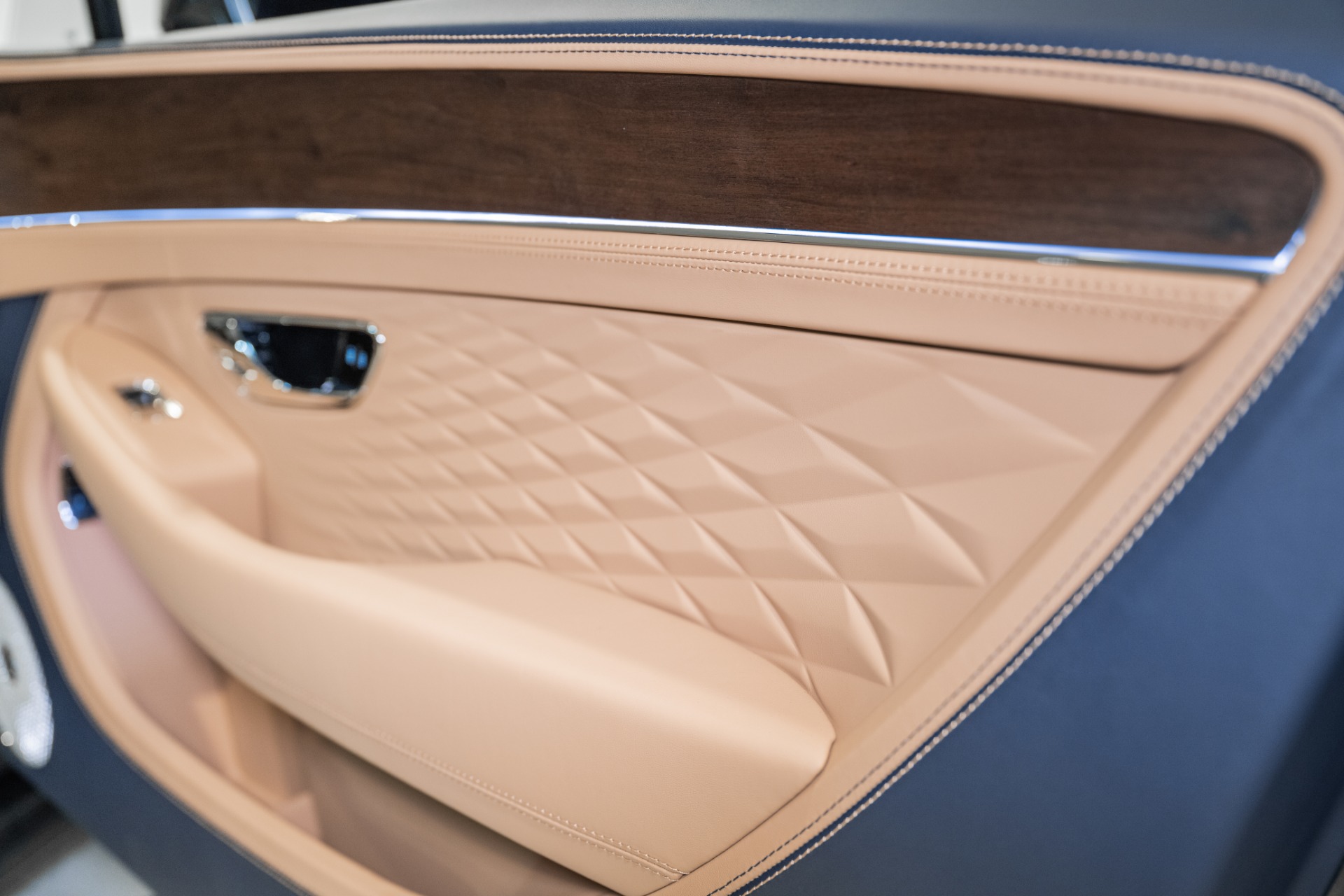 2026 Bentley Continental GTC Azure - Photo 47