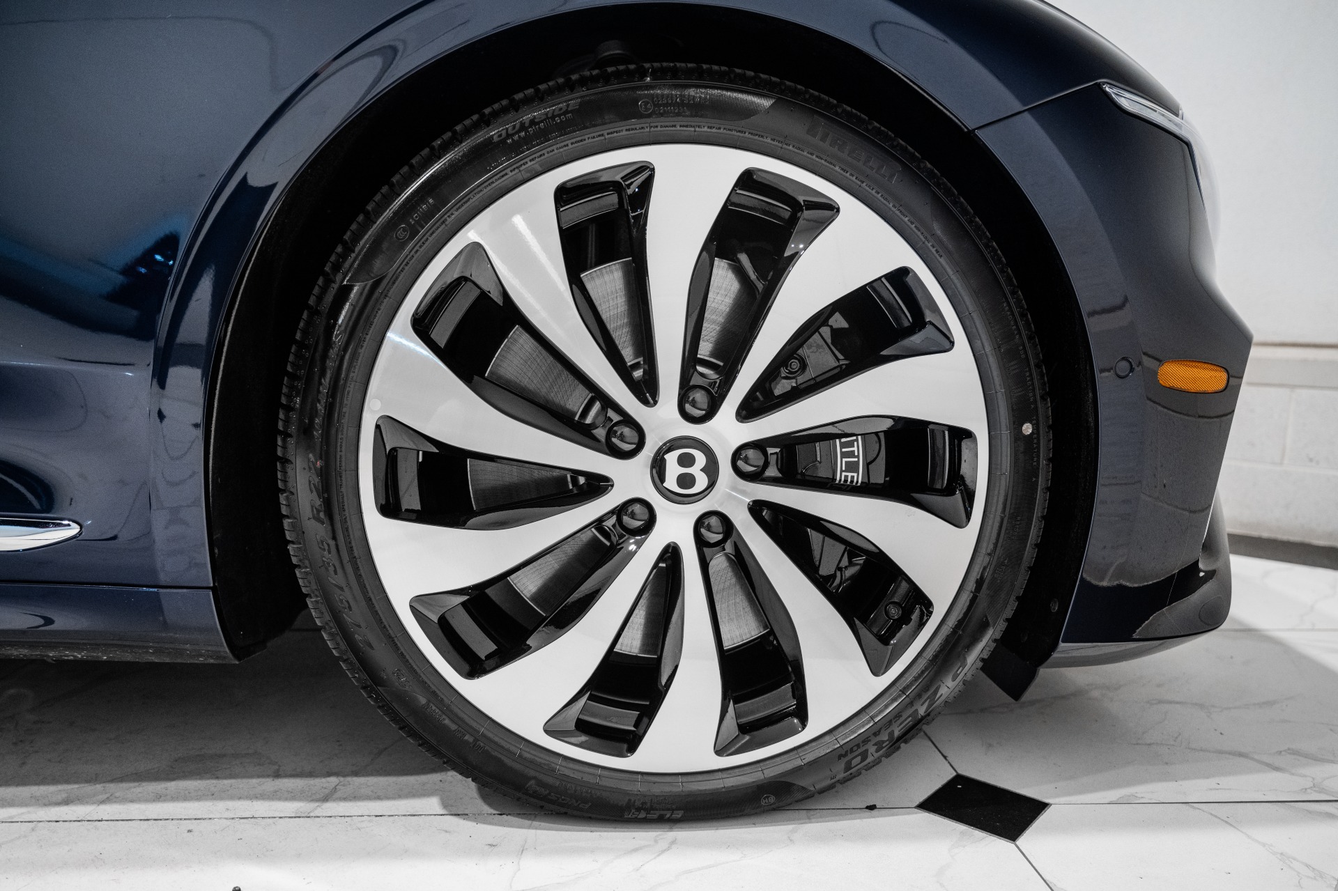 2026 Bentley Continental GTC Azure - Photo 18