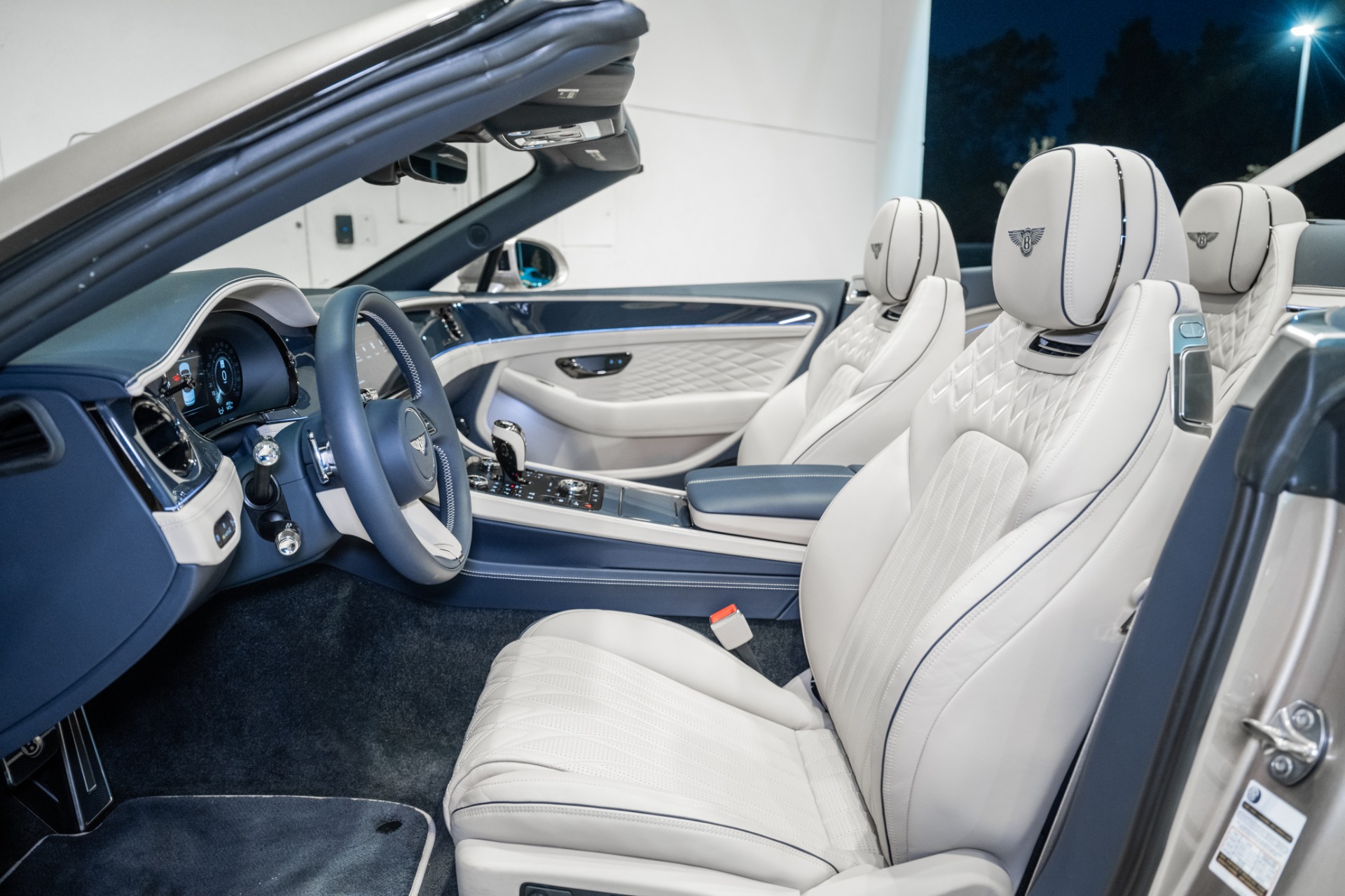 2026 Bentley Continental GTC Azure - Photo 19