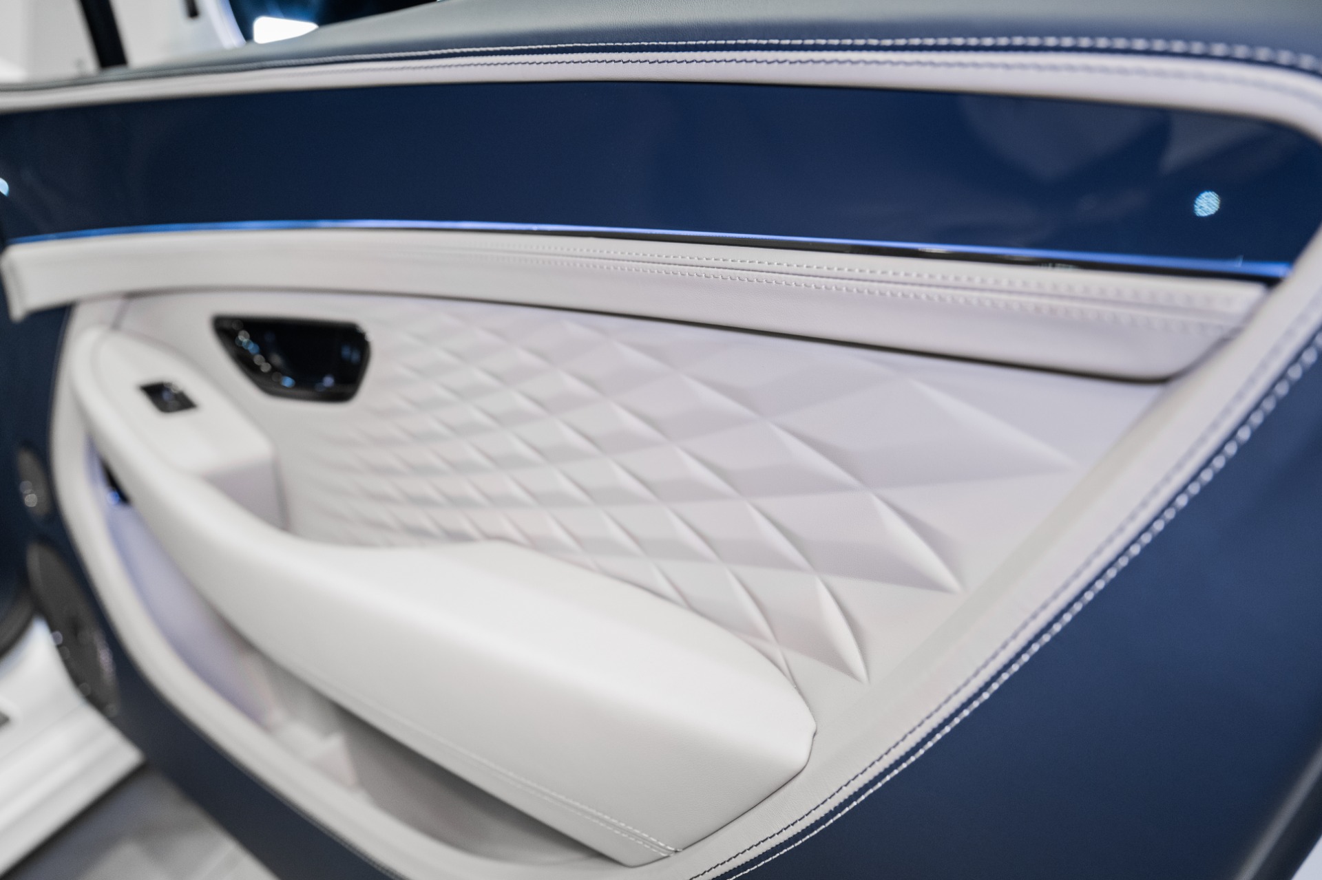 2026 Bentley Continental GTC Azure - Photo 48