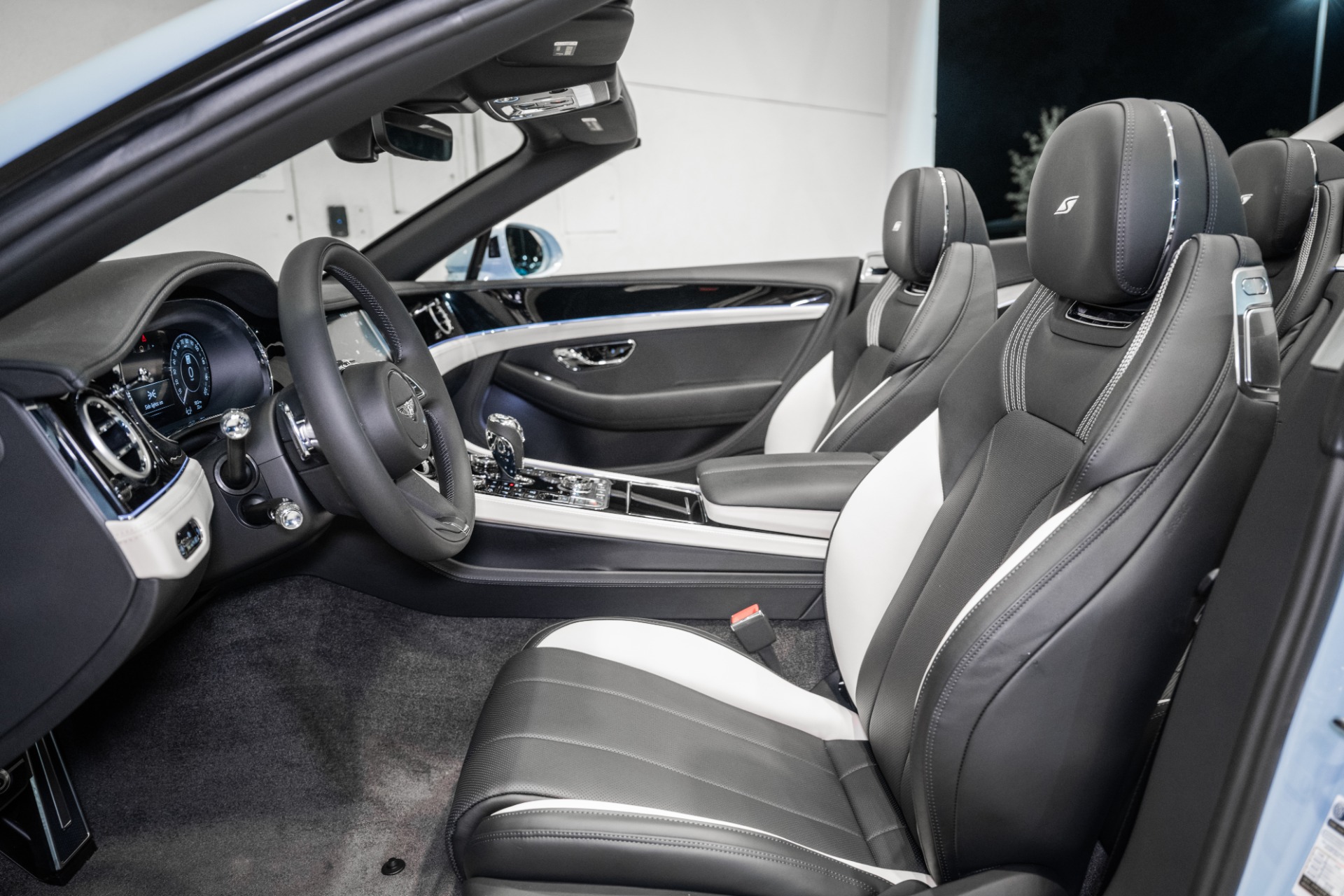 2026 Bentley Continental GTC - Photo 19