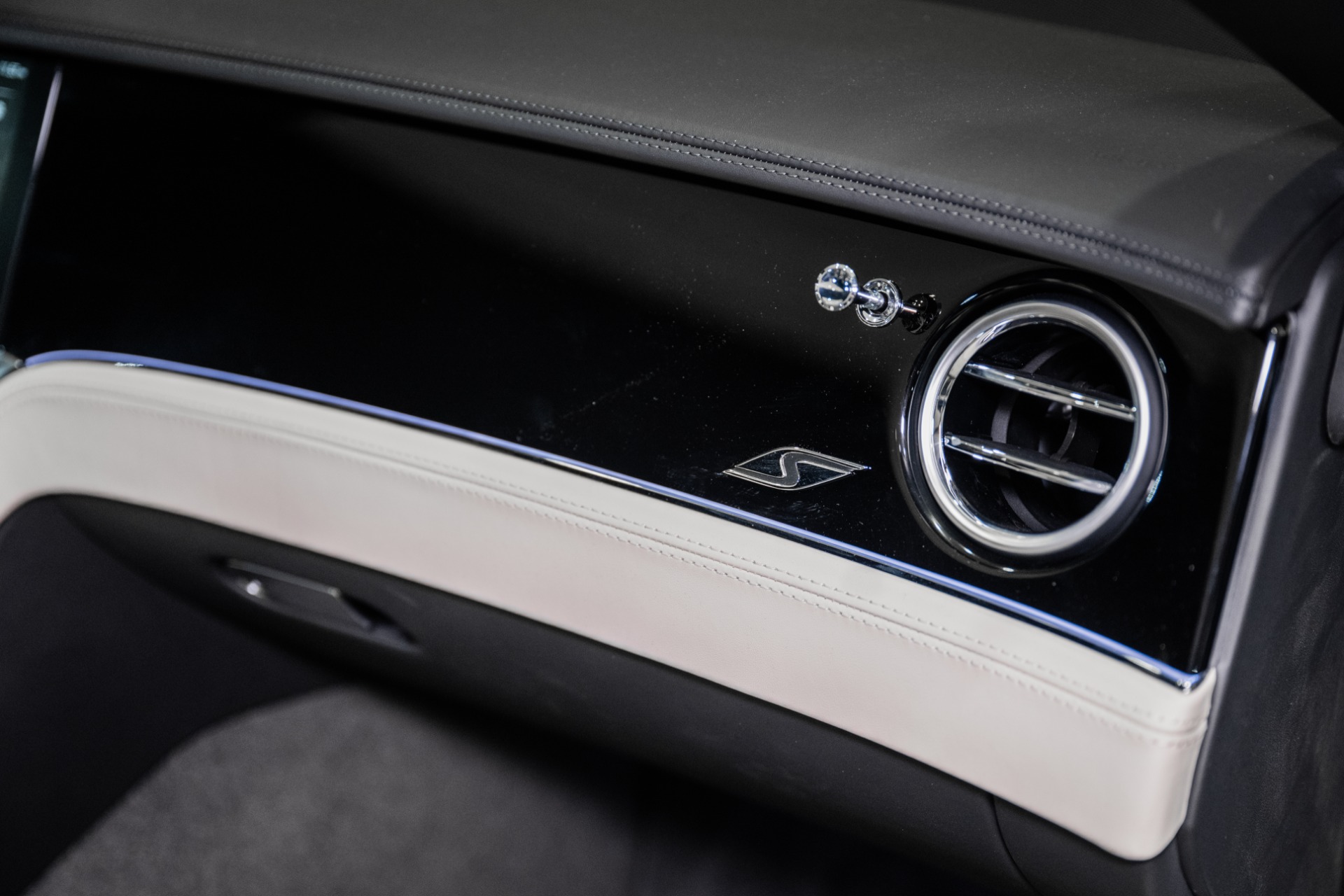2026 Bentley Continental GTC - Photo 48