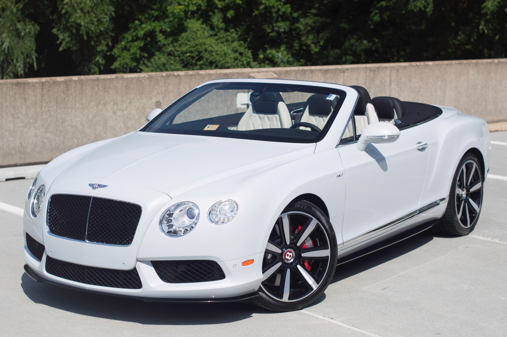 BENTLEY パーカー EU M / US S ホワイト/ブラック BENTLEY パーカー EU M / US S ホワイト/ブラック-海外正規品・楽天市場店