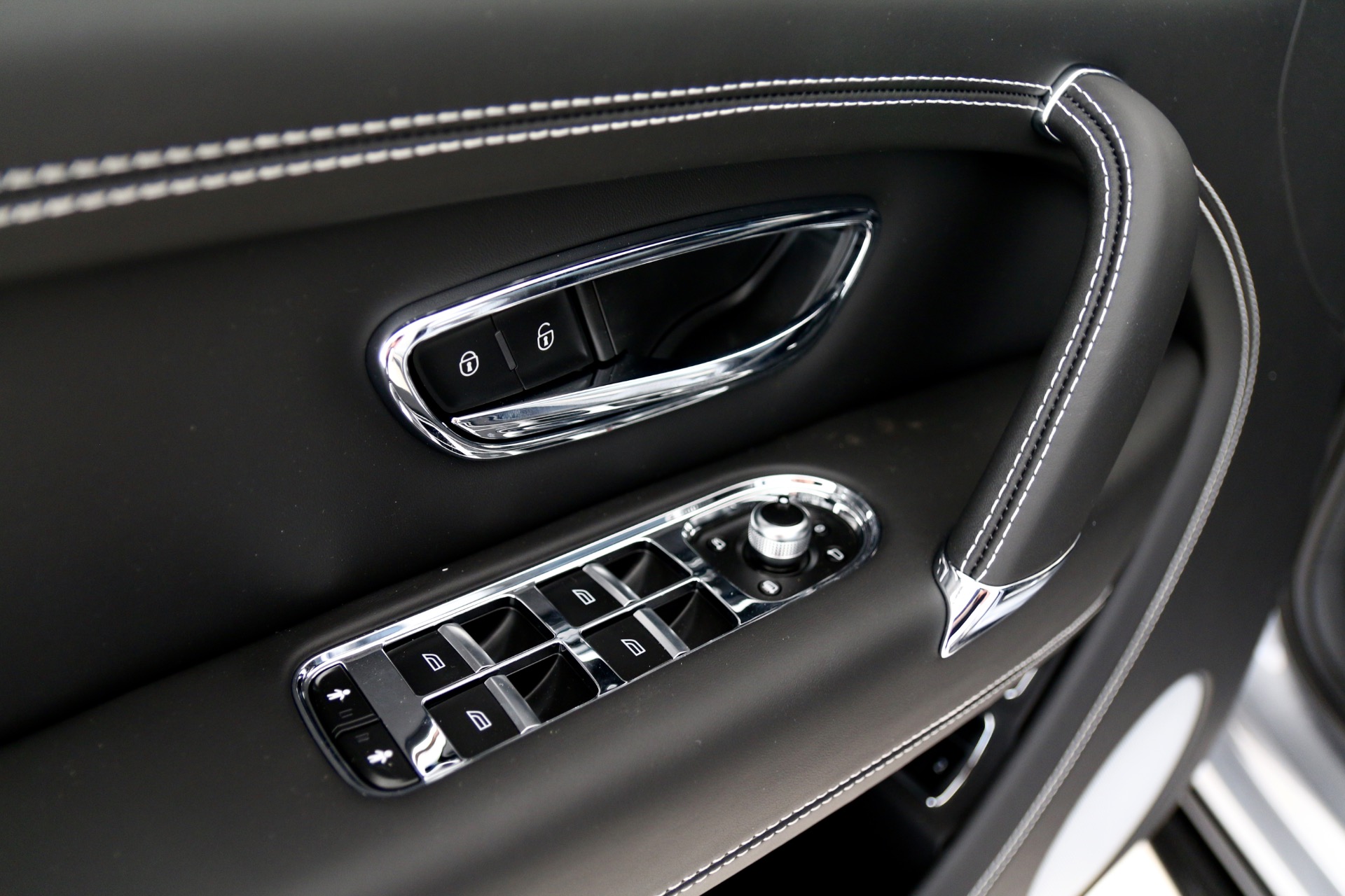 BENTLEY ペーパーウェイト New 2018 Bentley BENTAYGA W12 BLACK EDITION For Sale | Bentley