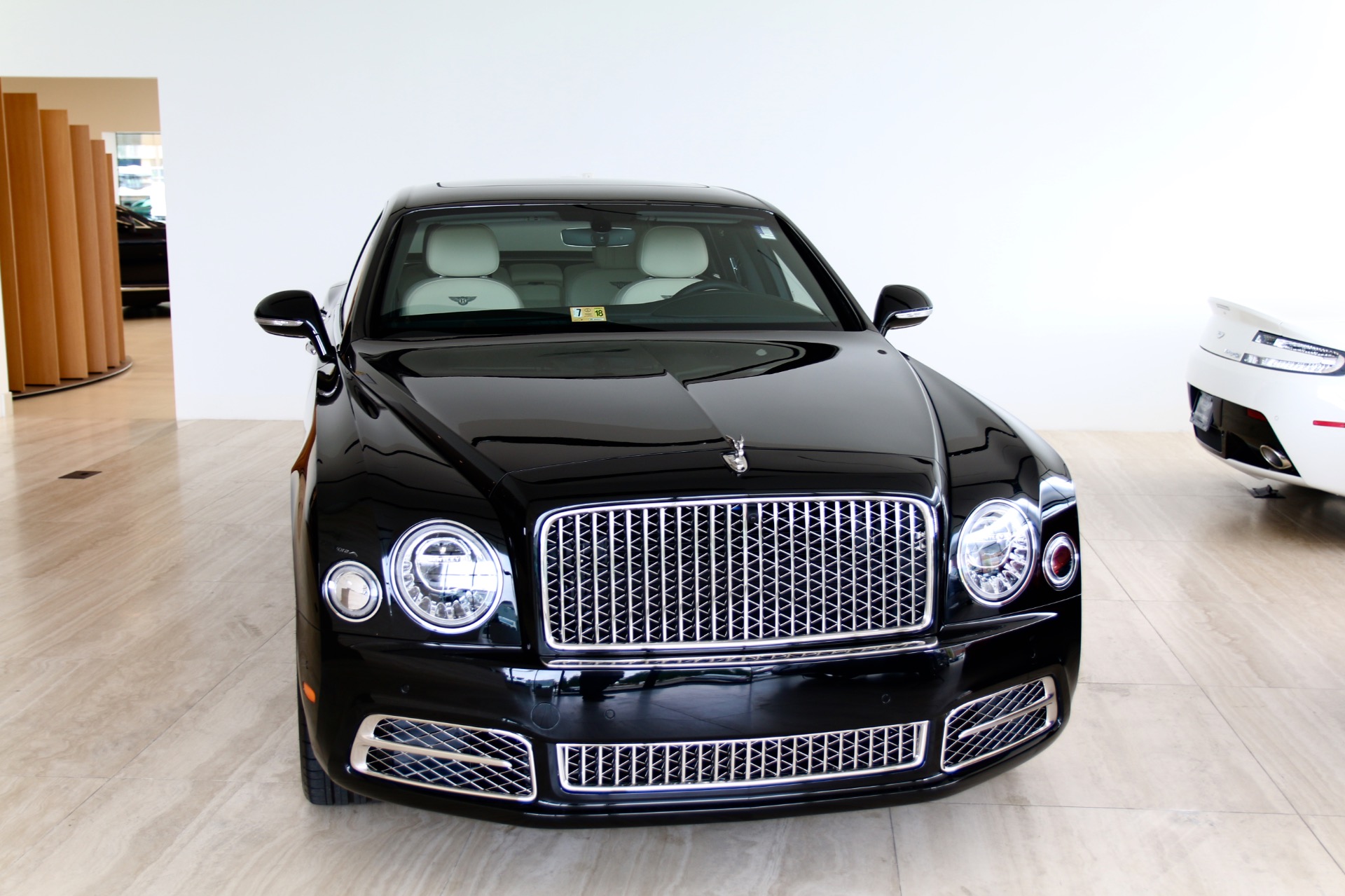 新品　BENTLEY　PEARL GARLAND　WedgeWood Used 2017 Bentley Bentayga W12 W12 For Sale (Sold) | Private