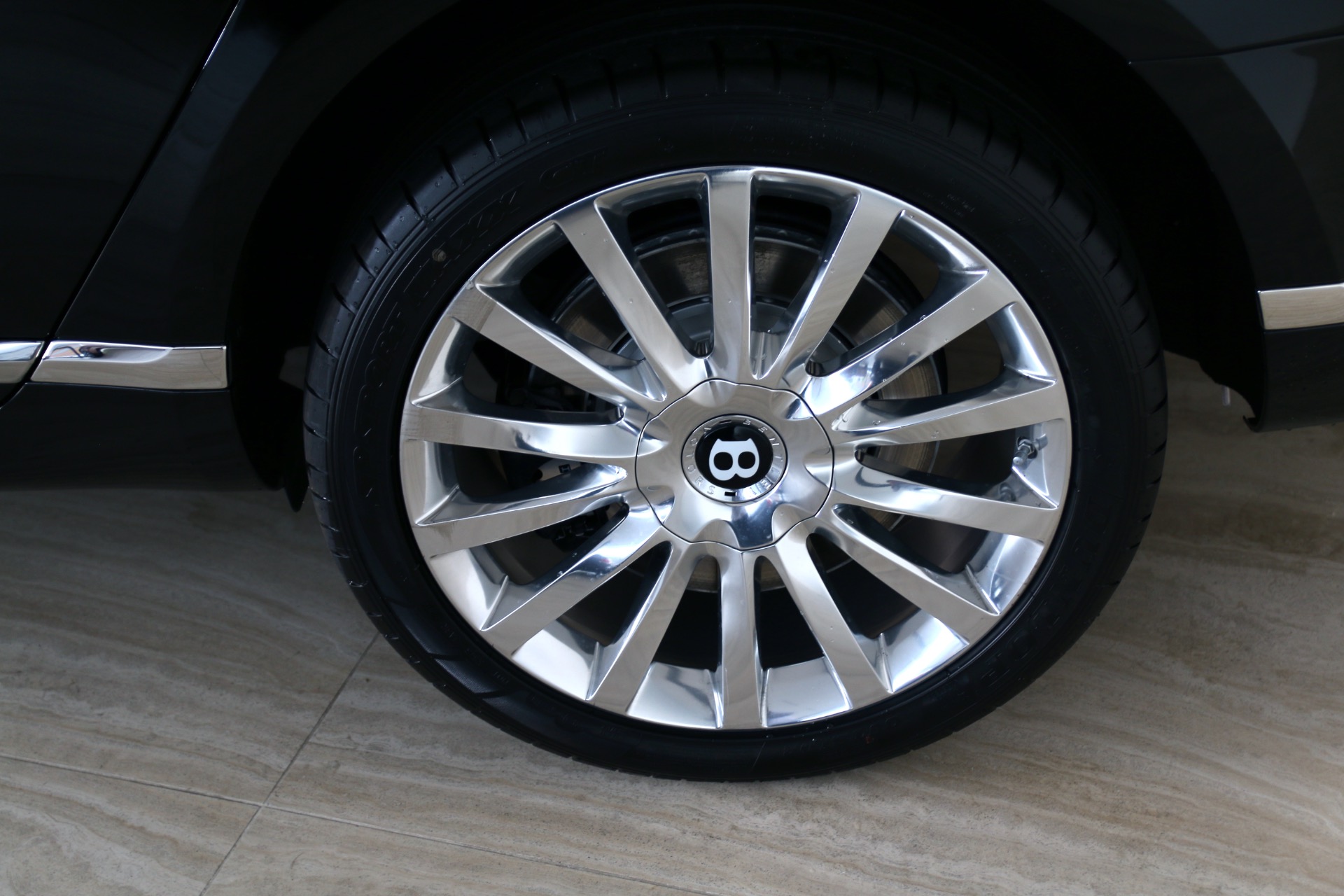 新品　BENTLEY　PEARL GARLAND　WedgeWood New 2018 Bentley BENTAYGA W12 ACTIVITY For Sale (Sold