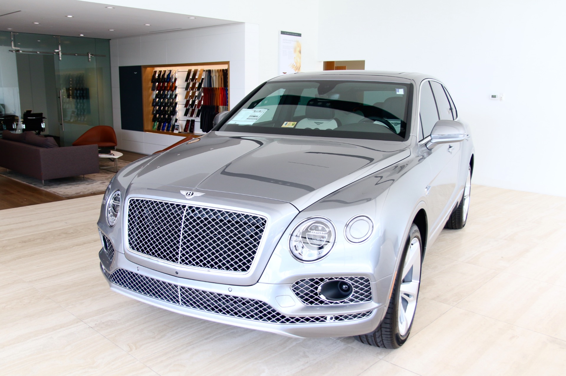 新品　BENTLEY　PEARL GARLAND　WedgeWood Pre-Owned 2017 Bentley Bentayga W12 For Sale (Special